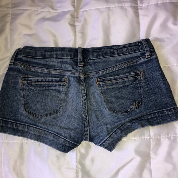 Shorts - Picture 2 of 3